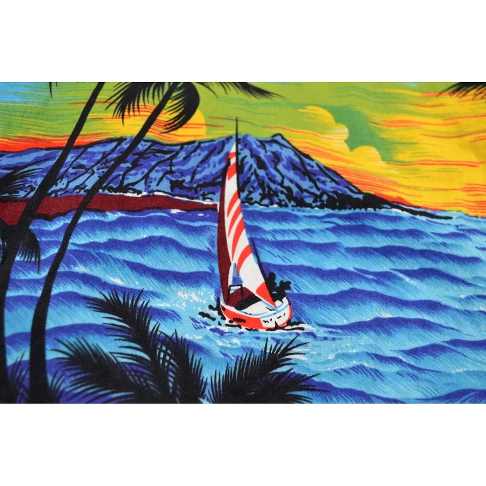 Royal Hawaiian Creations Aloha Tropical Shirt‎ Men's Medium Palm Trees Catamaran